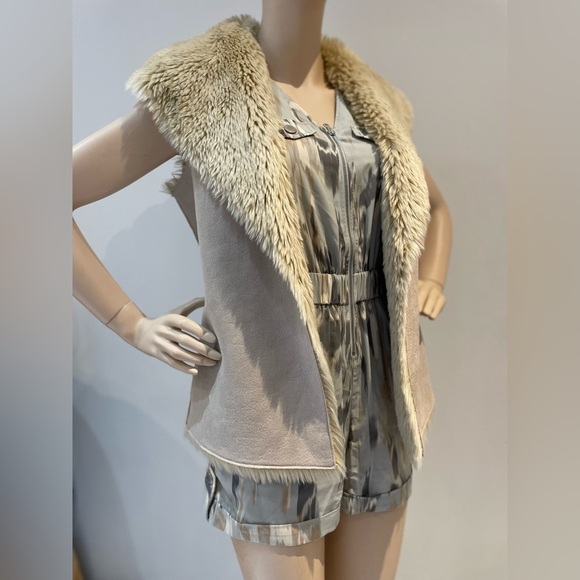 LOFT Jackets & Blazers - LOFT | Faux Fur Reversible Vest Size XSmall